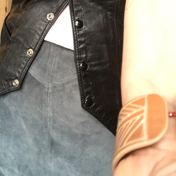 Banana Republic Suede Skirt - Picture 4 of 11